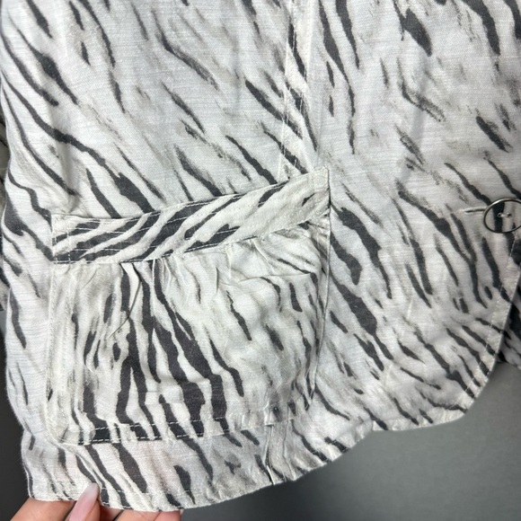 Chico’s Women’s Linen Blend Two Button Front Blazer Zebra Print Sheer size 2/12 - Picture 6 of 10